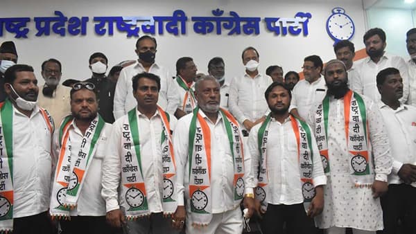 लातूरच्या उदगीर नगरपंचायतीत एमआयएमला खिंडार, 5 नगरसेवकांचा राष्ट्रवादीत प्रवेश!