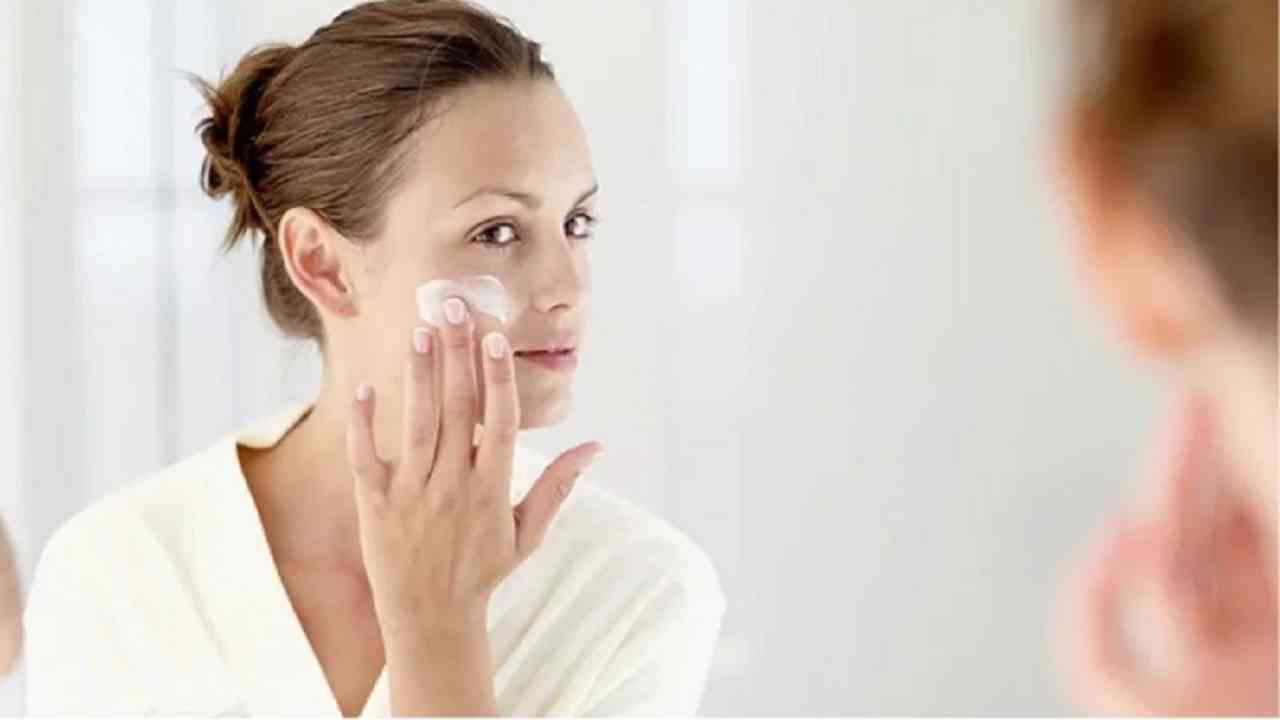 Skin Care : चेहऱ्यावरील पिंपल्यची समस्या दूर करण्यासाठी बेकिंग सोडा अत्यंत फायदेशीर, अशाप्रकारे वापर करा! 