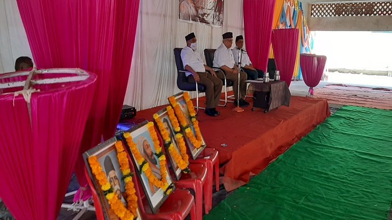 हिंदू ही एकच जात, राष्ट्रीय स्वयंसेवक संघाचे सहकार्यवाह भैय्याजी जोशी यांचा लासलगावमध्ये दावा हिंदू ही एकच जात, राष्ट्रीय स्वयंसेवक संघाचे सहकार्यवाह भैय्याजी जोशी यांचा लासलगावमध्ये दावा