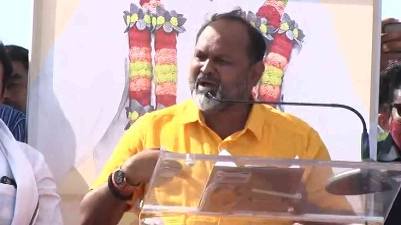 Video: शिवाजी राजाही ओबीसी होता, महादेव जानकरांचं गंगाखेडमध्ये वक्तव्य, 30-35 आमदार देण्याचही आवाहन Video: शिवाजी राजाही ओबीसी होता, महादेव जानकरांचं गंगाखेडमध्ये वक्तव्य, 30-35 आमदार देण्याचही आवाहन