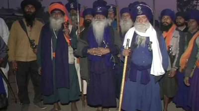 Nihang Sikh : सिंघू सीमेवर तरुणाचे हात कापल्यानं निहंग शीख चर्चेत, मुघलांसह अफगाणी फौजांना अडवणारा समुदाय वादात का?