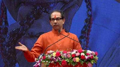 पुन्हा येईन म्हणणारे आता म्हणतायत मी गेलोच नाही, फडणवीसांच्या दुखऱ्या नशीवर ठाकरेंचं बोट