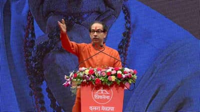 मायचा पूत जन्माला आलेला नाही, तिथल्या तिथं ठेचू, उद्धव ठाकरेंचा दसरा मेळाव्यात थेट इशारा