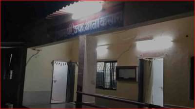 ट्रेनमध्ये गाणाऱ्या मुलींवरुन रेल्वे स्थानकात गर्दुल्ल्यांची तुफान हाणामारी; ब्लेडने सपासप वार, एकजण जखमी