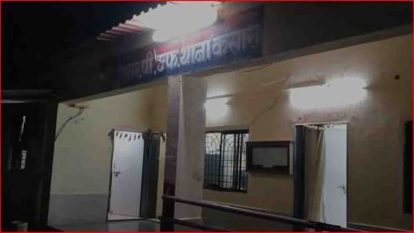 ट्रेनमध्ये गाणाऱ्या मुलींवरुन रेल्वे स्थानकात गर्दुल्ल्यांची तुफान हाणामारी; ब्लेडने सपासप वार, एकजण जखमी