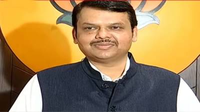 ठाकरे म्हणाले मला मुख्यमंत्री व्हायचं नव्हतं, फडणवीस म्हणतात मग रावते, राणे, राज ठाकरेंचं काय केलं?