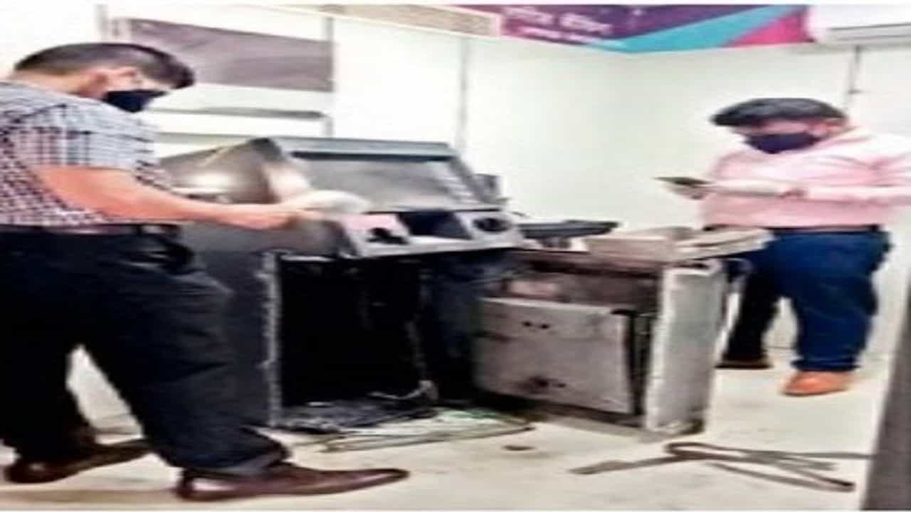 शिरजोर चोरट्यांची दसऱ्यादिवशी सलामी; गॅस कटरने एटीएमचे तुकडे करून नाशिकमध्ये 23 लाखांची धाडसी चोरी