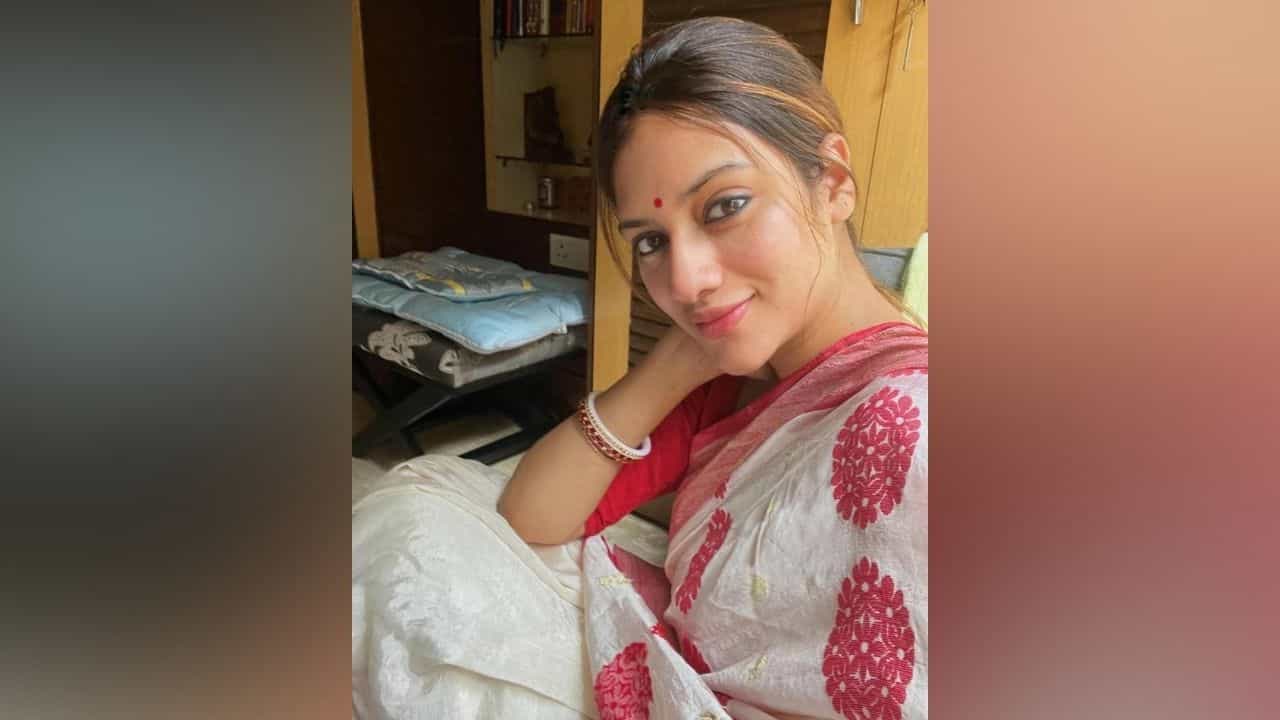 नुसरत जहाँ बऱ्याच काळापासून तिच्या वैयक्तिक आयुष्यामुळे चर्चेत होती. काही दिवसांपूर्वी, नुसरतने तिच्या पहिल्या मुलाला, यशानला जन्म दिला. तेव्हापासून अभिनेता यश दासगुप्तासोबत तिच्या लग्नाच्या अफवा पसरू लागल्या आहेत.