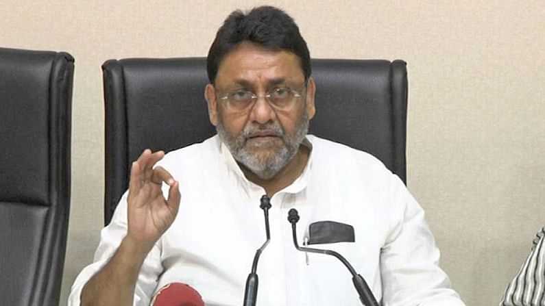 फडणवीसांच्या काळात डिजीटल दलाल, कुणी काय केलं ते लवकरच बाहेर काढणार, नवाब मलिकांची आक्रमक भूमिका फडणवीसांच्या काळात डिजीटल दलाल, कुणी काय केलं ते लवकरच बाहेर काढणार, नवाब मलिकांची आक्रमक भूमिका