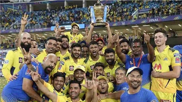 चेन्नई सुपर किंग्सने अंतिम फेरीत कोलकाता नाईट रायडर्सला हरवून आयपीएल -2021 चे विजेतेपद पटकावले. चेन्नईला चौथ्यांदा आयपीएलचं जेतेपद पटकावलं. चेन्नईने विजयात सांघिक कामगिरी महत्त्वाची ठरली पण ओपनिंग जोडीने संघासाठी चमत्कार केला. या जोडीने चेन्नईला या मोसमात निराश होऊ दिले नाही. फाफ डु प्लेसिस आणि ऋतुराज गायकवाड या सलामीच्या जोडीने कमाल केली. या जोडीच्या बहारदार कामगिरीमुळे दोघेही आयपीएलच्या दिग्गजांच्या पंक्तीत जाऊन बसले आहेत.