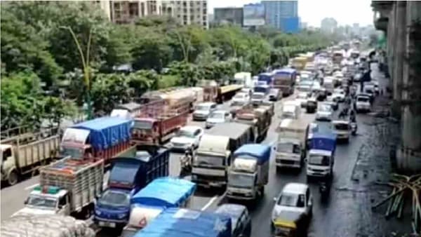 3 महिन्यांसाठी सायन फ्लायओव्हर वीकएंडला बंद ! गाड्यांच्या लांबच लांब रांगा, प्रवाशांचे हाल होणार