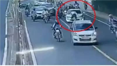 पूर्वीचा 400 चा दंड भरा, पुण्यात चालकाने वाहतूक पोलिसावर गाडी घातली, 800 मीटर फरफटवलं