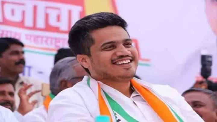 परीक्षा घेणाऱ्या कंपन्यांकडून विद्यार्थ्यांच्या जीवाशी खेळ सुरु , रोहित पवारांतचा हल्लाबोल परीक्षा घेणाऱ्या कंपन्यांकडून विद्यार्थ्यांच्या जीवाशी खेळ सुरु , रोहित पवारांतचा हल्लाबोल