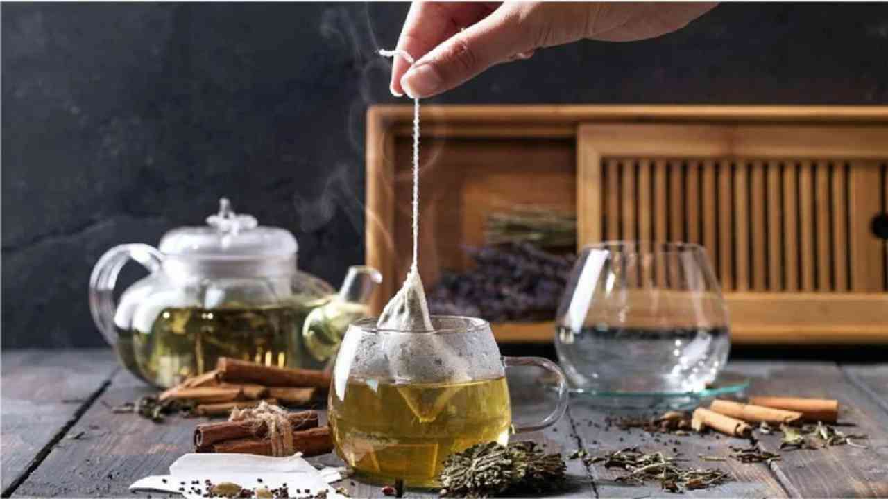 Benefits Of Green Tea : सुंदर दिसायचेय, तर मग ‘ब्युटी रूटीन’मध्ये ग्रीन टी समाविष्ट करा!