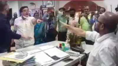 लसीकरण कॅम्प आणि बॅनरबाजीवरून शिवसेना-राष्ट्रवादीत जुंपली; महापौरांच्या दालनातच राष्ट्रवादीचा गोंधळ