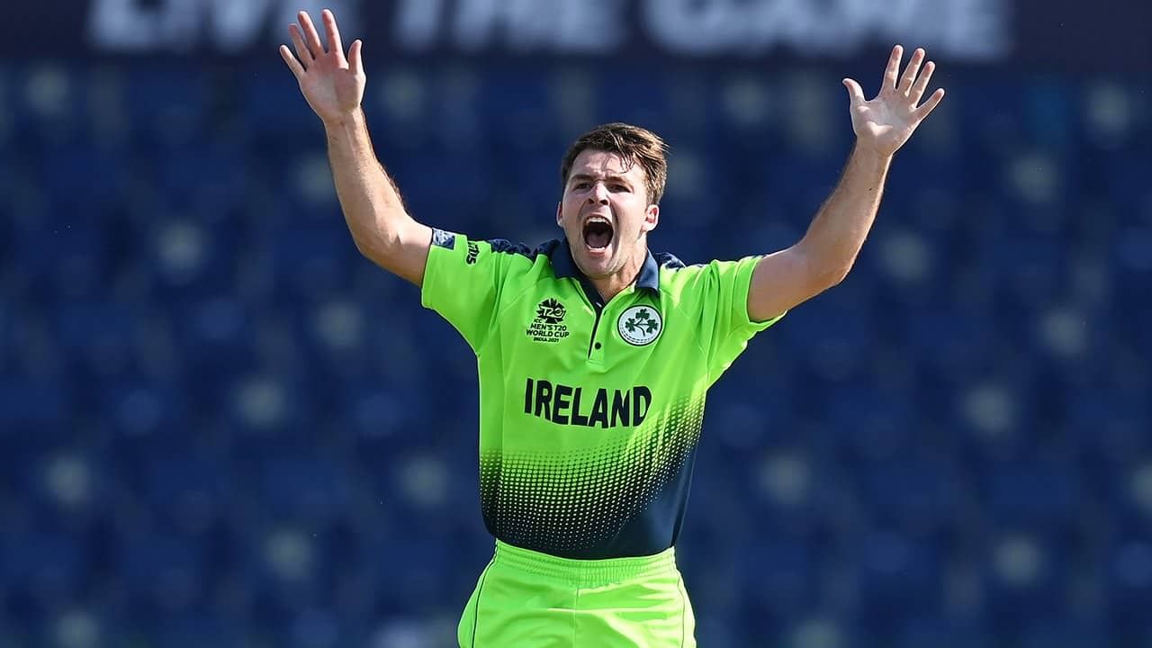 T20 World Cup 2021: अप्रतिम! 4 चेंडू 4 विकेट, आयर्लंडच्या कर्टिस कँफरचा नवा रेकॉर्ड, पाहा VIDEO T20 World Cup 2021: अप्रतिम! 4 चेंडू 4 विकेट, आयर्लंडच्या कर्टिस कँफरचा नवा रेकॉर्ड, पाहा VIDEO