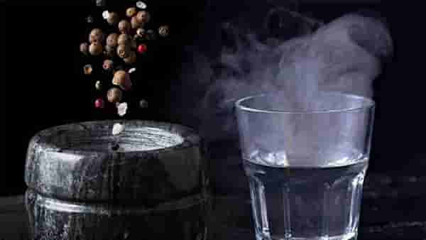 Black Pepper Water : रोगप्रतिकारक शक्ती मजबूत ठेवण्यासाठी काळी मिरीचे पाणी प्या!