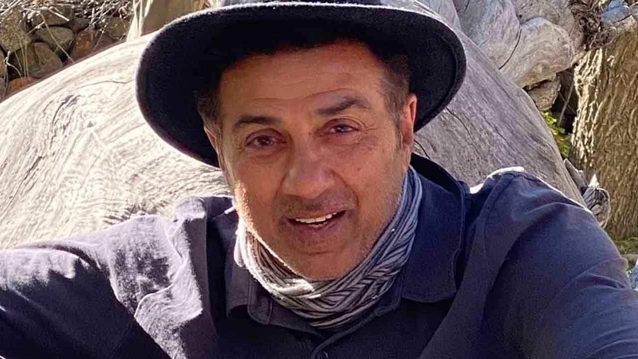 Sunny Deol Net Worth | अभिनयच नव्हे तर राजकारणातही सक्रिय, पाहा किती संपत्तीचा मालक आहे सनी देओल? Sunny Deol Net Worth | अभिनयच नव्हे तर राजकारणातही सक्रिय, पाहा किती संपत्तीचा मालक आहे सनी देओल?