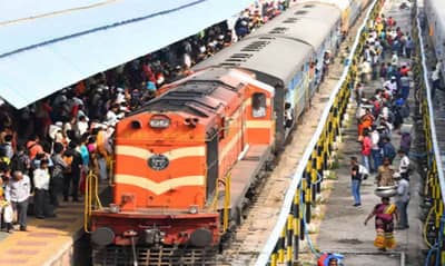 रेल्वेनं उत्तर भारतात प्रवास करताय, काही गाड्यांच्या मार्ग आणि वेळेतील बदल नक्की जाणून घ्या