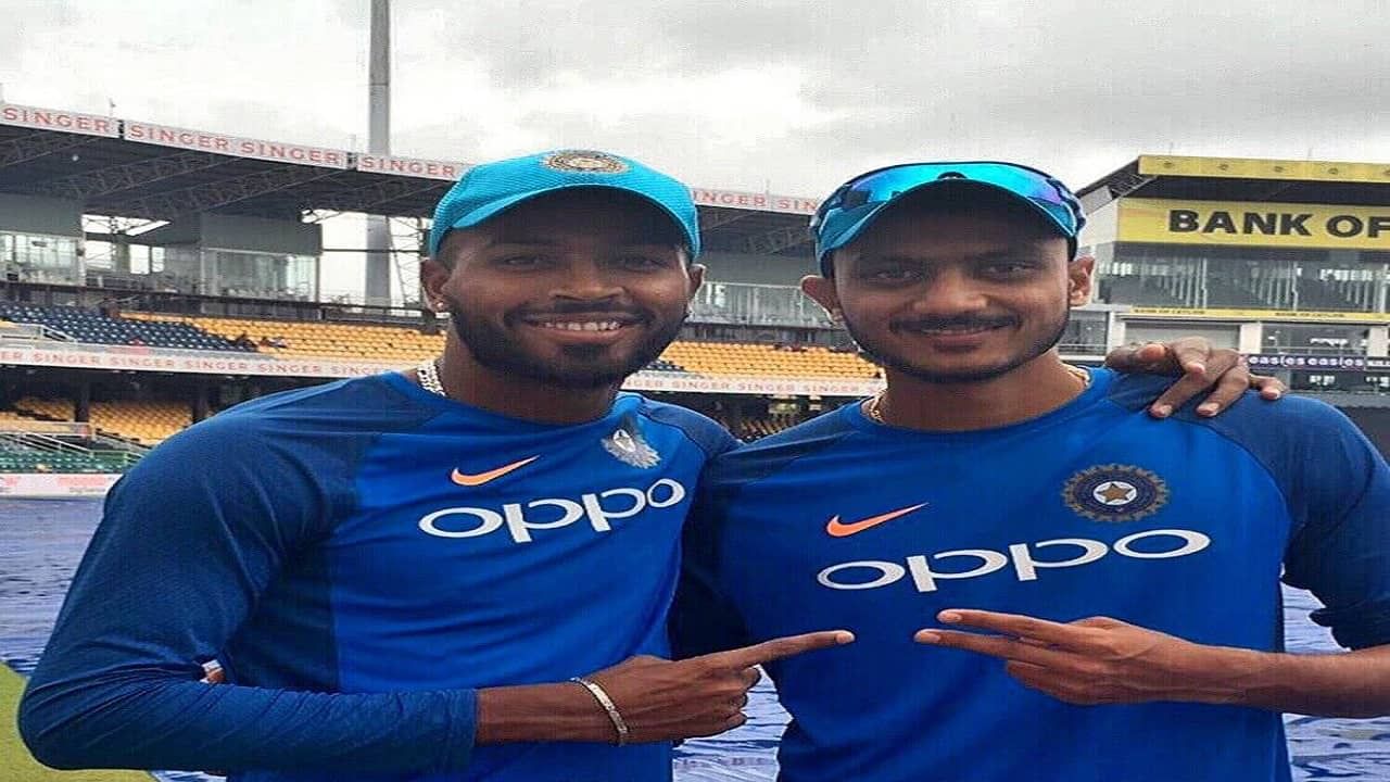 अक्षर पटेल मुख्य संघातून राखीव खेळाडूंमध्ये जाण्यामागे हार्दीक पंड्या, वाचा नेमकं प्रकरण काय? अक्षर पटेल मुख्य संघातून राखीव खेळाडूंमध्ये जाण्यामागे हार्दीक पंड्या, वाचा नेमकं प्रकरण काय?