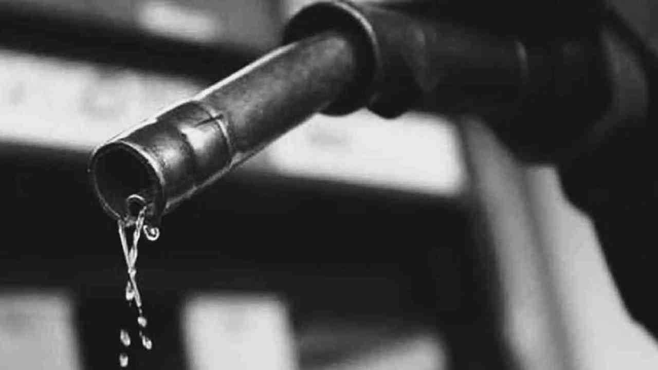 Petrol Diesel Price Today : पेट्रोलच्या दरात सलग दहाव्या दिवशी मोठी वाढ, जाणून घ्या आजचा दर!