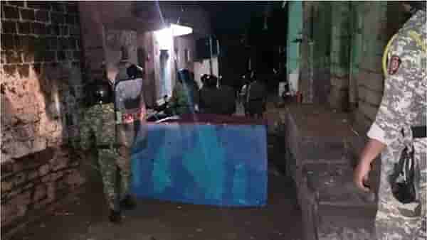 उस्मानाबाद शहरात झेंडे लावण्यावरुन दोन गटात दगडफेक, 150 जणांवर गुन्हा