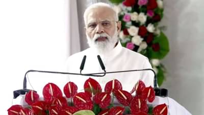 बौद्ध स्थळांना जोडणाऱ्या कुशीनगर आंतरराष्ट्रीय विमानतळाचं लोकार्पण, पंतप्रधान मोदी महापरिनिर्वाण मंदिरात पोहोचले