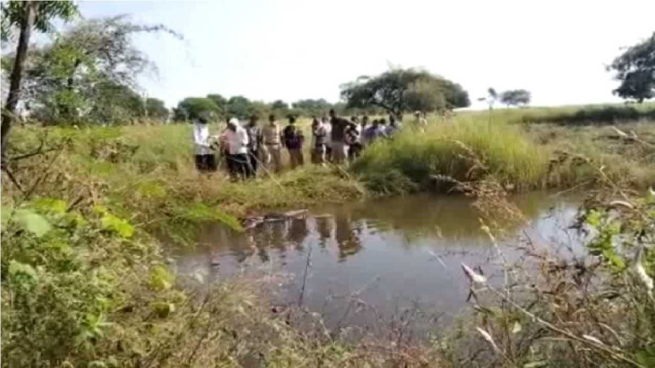 दोन महिन्यांपूर्वी बेपत्ता महिलेचा मृतदेह सापडला, सांगाड्यावरील कपड्यांवरुन पती-मुलीने ओळखलं दोन महिन्यांपूर्वी बेपत्ता महिलेचा मृतदेह सापडला, सांगाड्यावरील कपड्यांवरुन पती-मुलीने ओळखलं