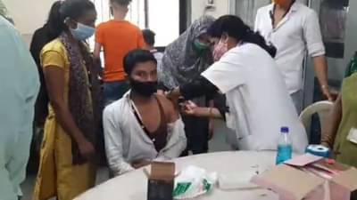 भिवंडीत कॉलेजमध्ये पाऊल ठेवताच विद्यार्थ्यांना लस टोचल्या; महापालिकेची लसीकरण मोहीम जोरात