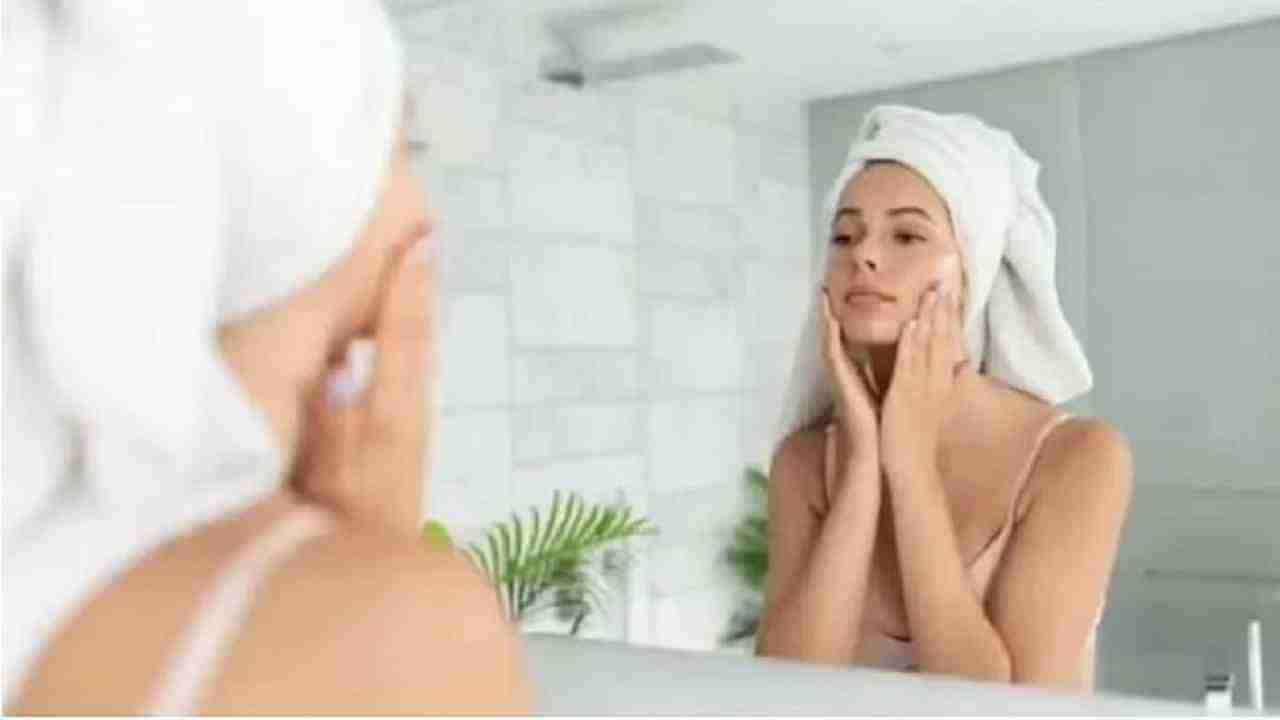 skin care tips | झोपण्यापूर्वी काही बदल करुन तर पाहा, त्वचेला येईल वेगळीच चमक