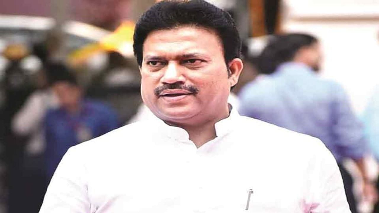 'भाजपचं माझ्यावर प्रेम, पण मी पवारांचा निष्ठावंत कार्यकर्ता', शशिकांत शिंदेंचं मिश्किल वक्तव्य, 100 कोटीच्या ऑफरचाही पुनरुच्चार 'भाजपचं माझ्यावर प्रेम, पण मी पवारांचा निष्ठावंत कार्यकर्ता', शशिकांत शिंदेंचं मिश्किल वक्तव्य, 100 कोटीच्या ऑफरचाही पुनरुच्चार
