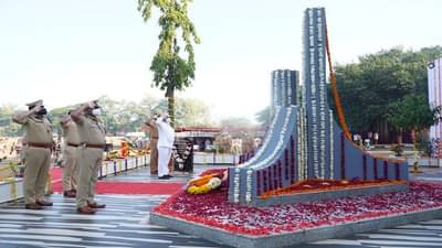 मायभूमीवरून जीव ओवाळून टाकाणाऱ्या शहीद पोलिसांना मंत्री दादाजी भुसे यांचे नाशिकमध्ये अभिवादन