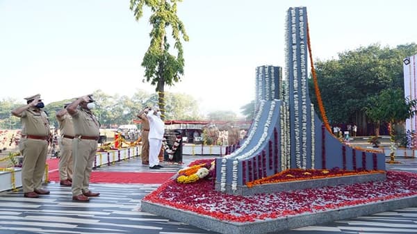मायभूमीवरून जीव ओवाळून टाकाणाऱ्या शहीद पोलिसांना मंत्री दादाजी भुसे यांचे नाशिकमध्ये अभिवादन