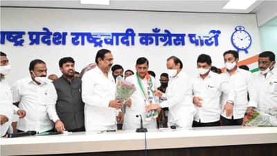 बीडमध्ये मोठी उलथापालथ, काँग्रेसच्या ज्येष्ठ नेत्याचा आपल्या असंख्य कार्यकर्त्यांसह राष्ट्रवादीत प्रवेश