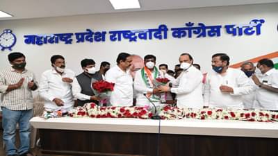 गुहागर नगराध्यक्षांचा समर्थकांसह राष्ट्रवादीत प्रवेश, विकासासाठी अजित पवारांचा शब्द