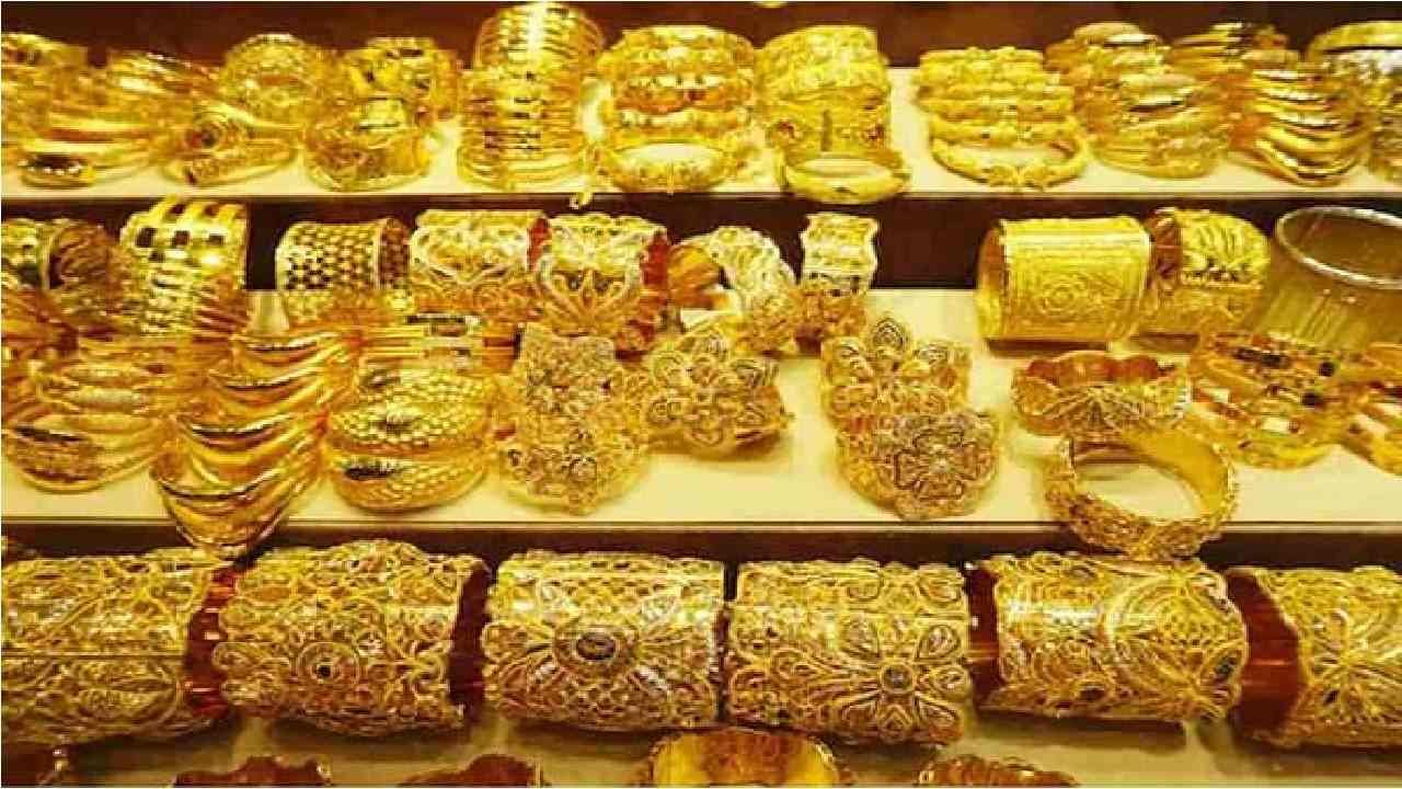 Gold price: दिवाळीपूर्वी सोन्याच्या भावात घसरण; रेकॉर्ड स्तरापेक्षा 8330 रुपयांनी स्वस्त, जाणून घ्या आजचा भाव