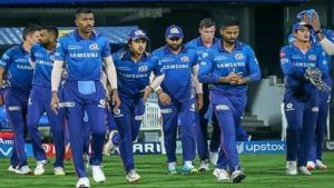 IPL 2022 मध्ये कोणते 3 खेळाडू मुंबई इंडियन्स करणार रिटेन?, दोन मॅच विनर्सचं भविष्य धोक्यात 