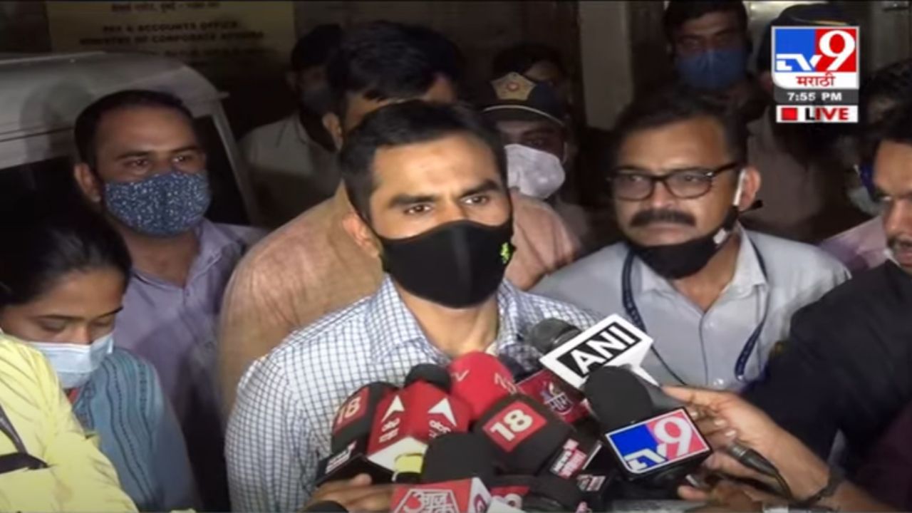 'ड्रग्स प्रकरणात चुकीच्या पद्धतीने अडकवलं जातंय, माझ्याविरोधात कारवाई नको', समीर वानखेडेंचं पोलिस महासंचालकांना पत्र 'ड्रग्स प्रकरणात चुकीच्या पद्धतीने अडकवलं जातंय, माझ्याविरोधात कारवाई नको', समीर वानखेडेंचं पोलिस महासंचालकांना पत्र