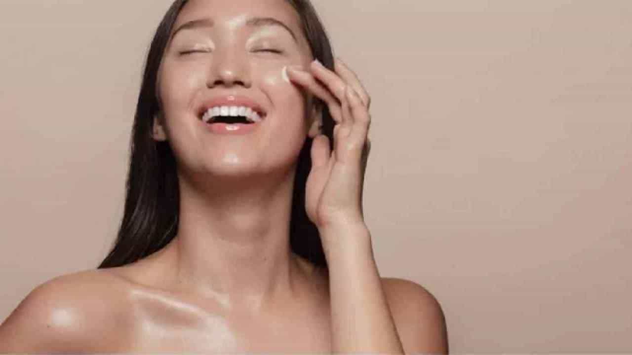 Skin Care : पिंपल्स, डार्क सर्कल आणि कोरड्या त्वचेची समस्या दूर करण्यासाठी हे फेसपॅक फायदेशीर!
