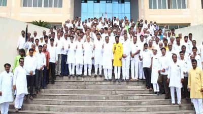 लातूर जिल्हा बँकेत काँग्रेस राष्ट्रवादीच्या पॅनेलचा विजयी चौकार, भाजपच्या पॅनेलचं काय झालं?