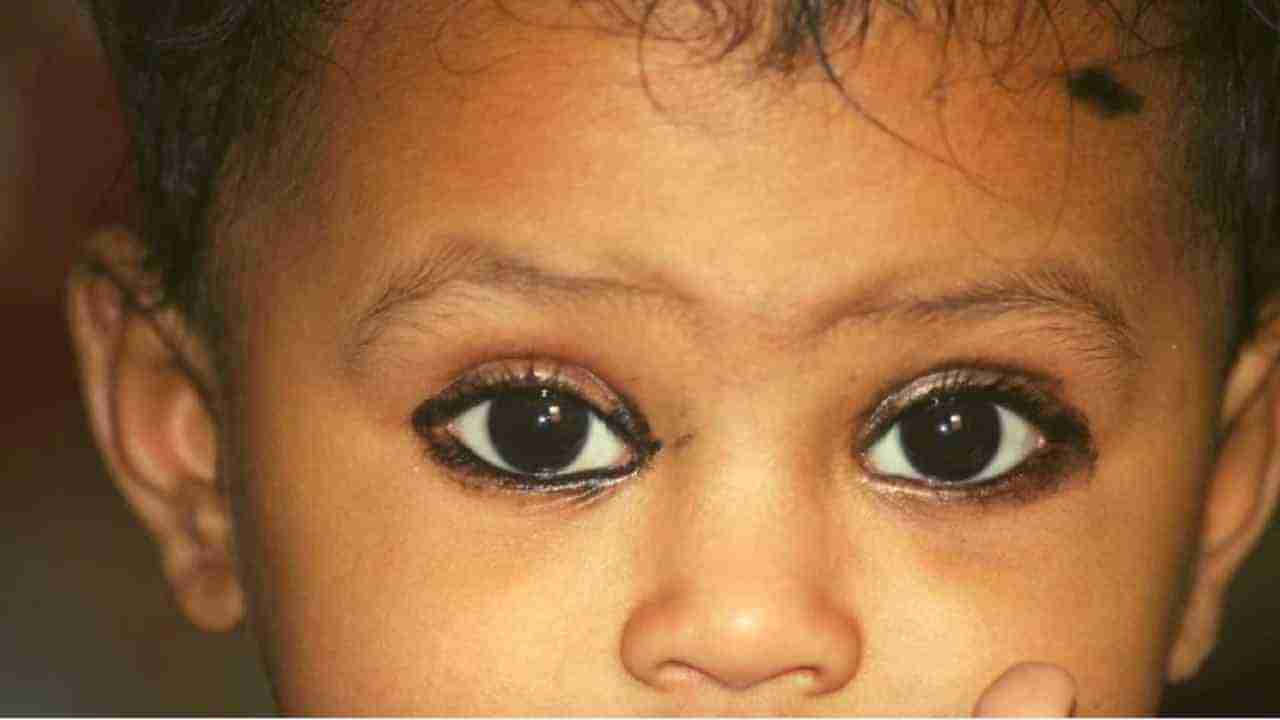 Child Care : लहान मुलांच्या डोळ्यांना काजळ लावणे किती सुरक्षित?, वाचा तज्ज्ञांचा खास सल्ला!
