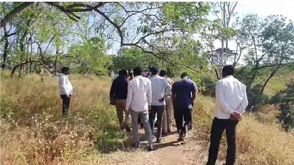 पत्नीसोबत वादानंतर पतीची आत्महत्या, घाटात झाडाला गळफास, पुण्यात खळबळ