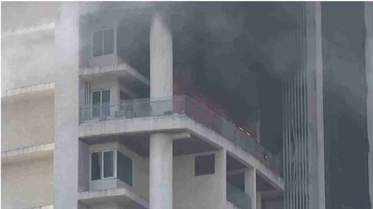 Mumbai Avighna Tower Fire Live | मुंबईतल्या अविघ्न इमारतीतील आग आटोक्यात आणण्यात अग्निशमन दलाला यश