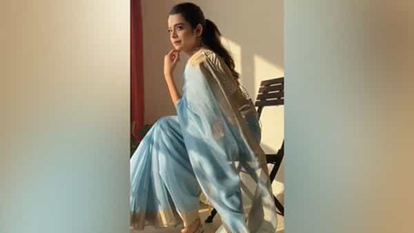 मराठमोळी अभिनेत्री मिथिला पालकर सध्या सोशल मीडियावर मोठ्या प्रमाणात धुमाकूळ घालतेय. नवनवीन फोटो शेअर करत ती चाहत्यांशी कनेक्ट होण्याचा प्रयत्न करतेय.