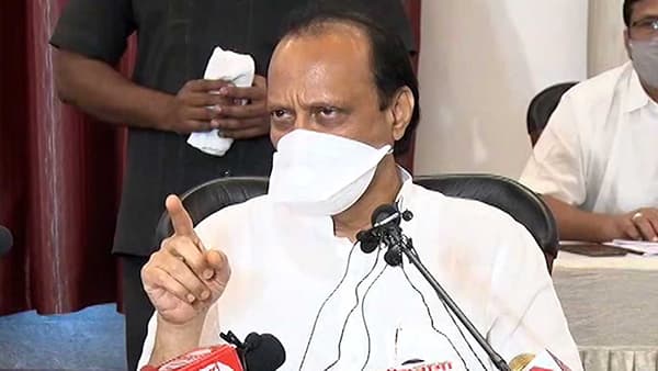 शहाण्या आमदार आहेस, तु मास्क वापरला तरच मला लोकांना सांगता येईल; अजित पवारांच्या रोहित यांना कानपिचक्या