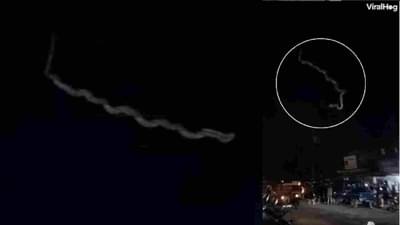 बापरे! विजेच्या तारेला लटकला साप, लोक म्हणतात हा इथं कसा गेला ?