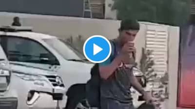 India vs Pakistan, T20 World cup 2021: पाकिस्तानचा स्टार गोलंदाज शाहीनकडे चाहत्याने मागितलं सामन्याचं तिकीट, आफ्रिदीची हटके रिएक्शन, पाहा VIDEO