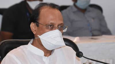 एखाद्या वाहनाच्या चार्जिंगला चार तास लागले तर इतरांनी झोपा काढायच्या का?; अजितदादांचा सवाल