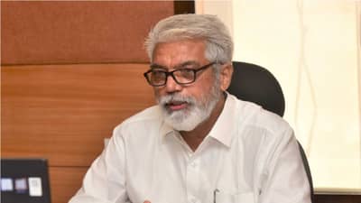 कृषिमंत्र्यांचे विमा कंपन्यांना अल्टीमेटम : आठवड्याभरात शेतकऱ्यांनी केलेले दावे निकाली काढा