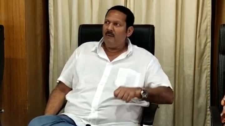 Udyanraje Bhosale | स्टेडिअमचं वाट्टोळं करणाऱ्यांना मुस्काडलं पाहिजे, बैठकीत उदयनराजे भडकले Udyanraje Bhosale | स्टेडिअमचं वाट्टोळं करणाऱ्यांना मुस्काडलं पाहिजे, बैठकीत उदयनराजे भडकले